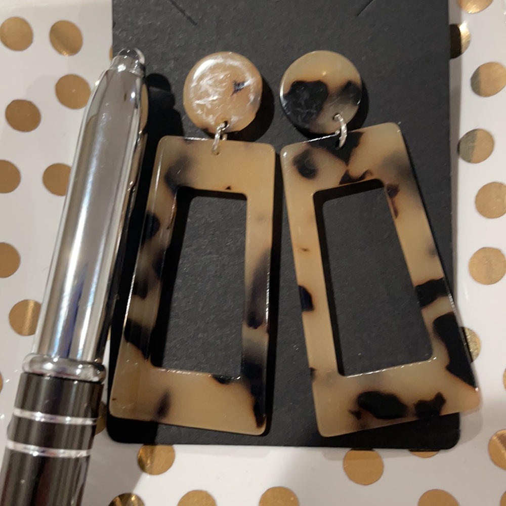 Tortoise shell rectangular style earring. Very lightweight! So cute! New! - Picture 4 of 4